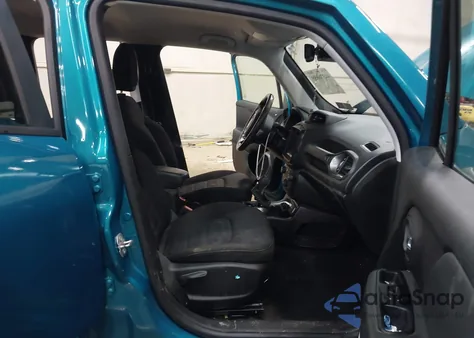 2022 Jeep Renegade Latitude 4X4 z USA, uszkodzony, nr VIN ZACNJDB1XNPN50837